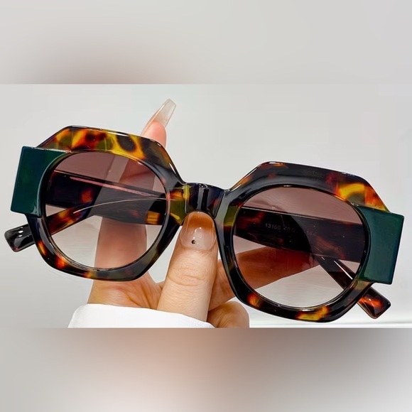 Accessories - Vintage Style Tortoise Shell Sunglasses with Green accents